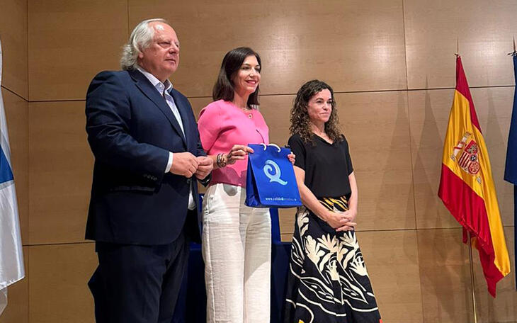Las playas de Benidorm revalidan las banderas ‘Q’ de Calidad y ‘S’ de Sostenibilidad que certifican su excelencia 